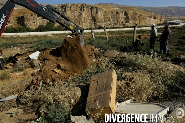 L Histoire disparaît, Hasankeyf, une ancienne ville de 12 000 ans en Turquie. History disappears,ÊHasankeyf, a 12,000 years old ancient town in Turkey.