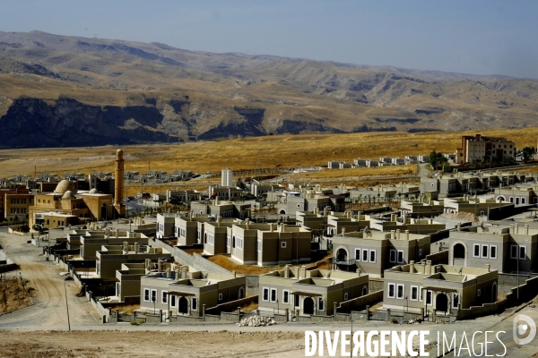 L Histoire disparaît, Hasankeyf, une ancienne ville de 12 000 ans en Turquie. History disappears,ÊHasankeyf, a 12,000 years old ancient town in Turkey.