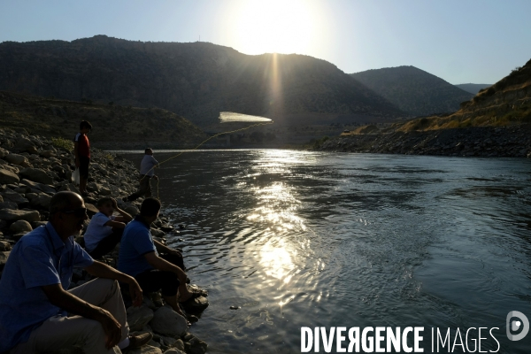 L Histoire disparaît, Hasankeyf, une ancienne ville de 12 000 ans en Turquie. History disappears,ÊHasankeyf, a 12,000 years old ancient town in Turkey.