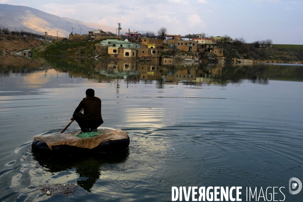 L Histoire disparaît, Hasankeyf, une ancienne ville de 12 000 ans en Turquie. History disappears,ÊHasankeyf, a 12,000 years old ancient town in Turkey.