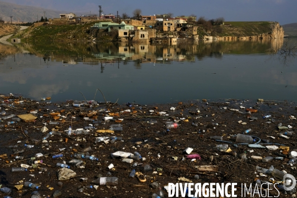 L Histoire disparaît, Hasankeyf, une ancienne ville de 12 000 ans en Turquie. History disappears,ÊHasankeyf, a 12,000 years old ancient town in Turkey.