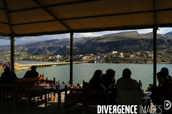 L Histoire disparaît, Hasankeyf, une ancienne ville de 12 000 ans en Turquie. History disappears, Hasankeyf, a 12,000 years old ancient town in Turkey.