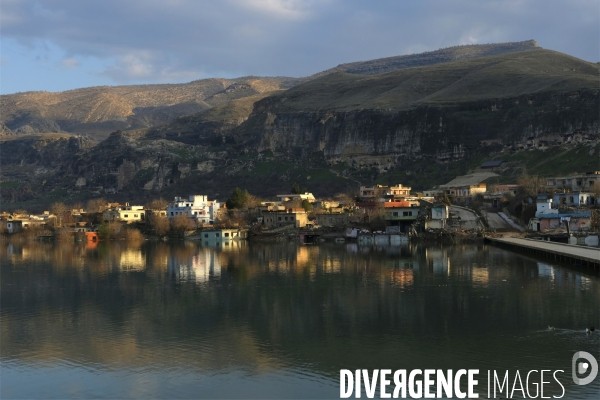 L Histoire disparaît, Hasankeyf, une ancienne ville de 12 000 ans en Turquie. History disappears, Hasankeyf, a 12,000 years old ancient town in Turkey.