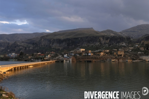 L Histoire disparaît, Hasankeyf, une ancienne ville de 12 000 ans en Turquie. History disappears,ÊHasankeyf, a 12,000 years old ancient town in Turkey.