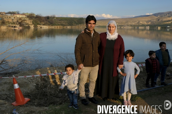 L Histoire disparaît, Hasankeyf, une ancienne ville de 12 000 ans en Turquie. History disappears,ÊHasankeyf, a 12,000 years old ancient town in Turkey.