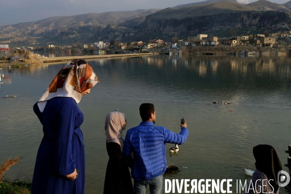 L Histoire disparaît, Hasankeyf, une ancienne ville de 12 000 ans en Turquie. History disappears,ÊHasankeyf, a 12,000 years old ancient town in Turkey.