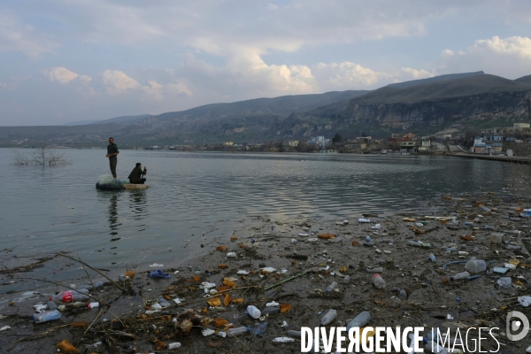 L Histoire disparaît, Hasankeyf, une ancienne ville de 12 000 ans en Turquie. History disappears,ÊHasankeyf, a 12,000 years old ancient town in Turkey.