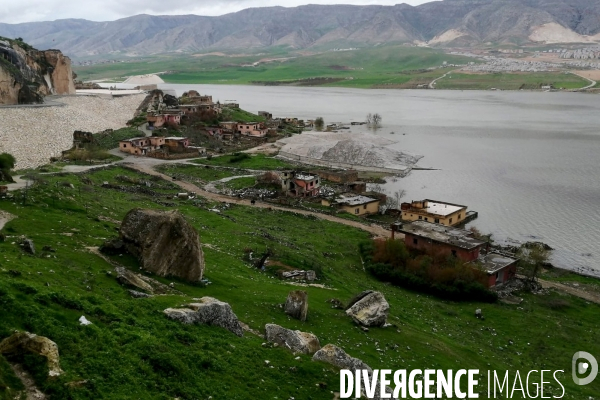 L Histoire disparaît, Hasankeyf, une ancienne ville de 12 000 ans en Turquie. History disappears,ÊHasankeyf, a 12,000 years old ancient town in Turkey.