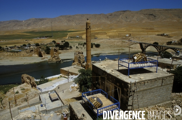 L Histoire disparaît, Hasankeyf, une ancienne ville de 12 000 ans en Turquie. History disappears,ÊHasankeyf, a 12,000 years old ancient town in Turkey.