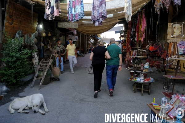 L Histoire disparaît, Hasankeyf, une ancienne ville de 12 000 ans en Turquie. History disappears,ÊHasankeyf, a 12,000 years old ancient town in Turkey.