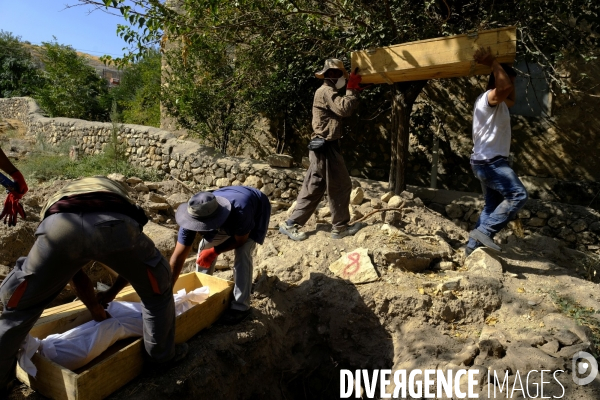 L Histoire disparaît, Hasankeyf, une ancienne ville de 12 000 ans en Turquie. History disappears,ÊHasankeyf, a 12,000 years old ancient town in Turkey.