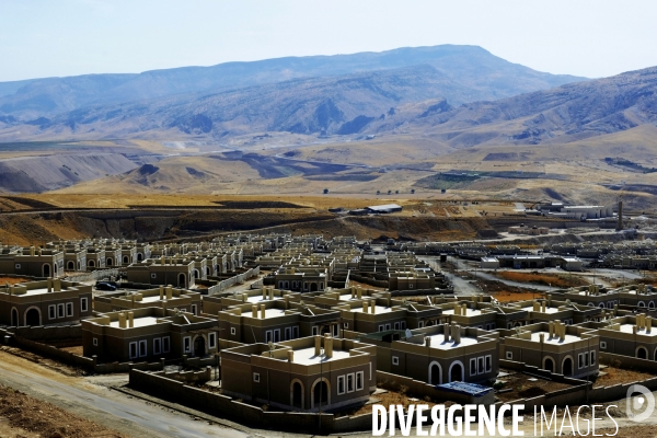 L Histoire disparaît, Hasankeyf, une ancienne ville de 12 000 ans en Turquie. History disappears,ÊHasankeyf, a 12,000 years old ancient town in Turkey.