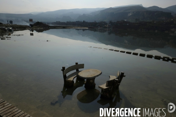 L Histoire disparaît, Hasankeyf, une ancienne ville de 12 000 ans en Turquie. History disappears,ÊHasankeyf, a 12,000 years old ancient town in Turkey.
