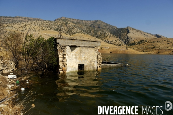 L Histoire disparaît, Hasankeyf, une ancienne ville de 12 000 ans en Turquie. History disappears,ÊHasankeyf, a 12,000 years old ancient town in Turkey.