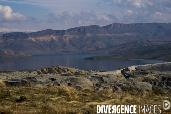 L Histoire disparaît, Hasankeyf, une ancienne ville de 12 000 ans en Turquie. History disappears,ÊHasankeyf, a 12,000 years old ancient town in Turkey.