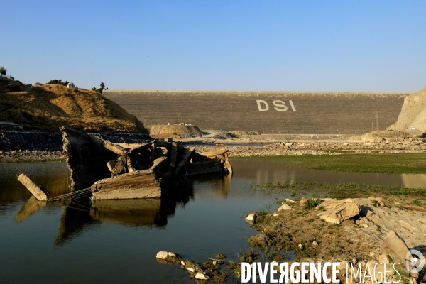 L Histoire disparaît, Hasankeyf, une ancienne ville de 12 000 ans en Turquie. History disappears,ÊHasankeyf, a 12,000 years old ancient town in Turkey.