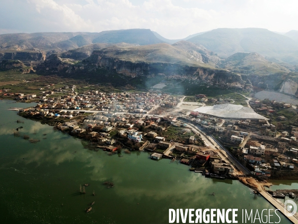 L Histoire disparaît, Hasankeyf, une ancienne ville de 12 000 ans en Turquie. History disappears,ÊHasankeyf, a 12,000 years old ancient town in Turkey.