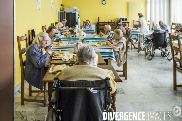 EHPAD confine / Les gestes qui touchent