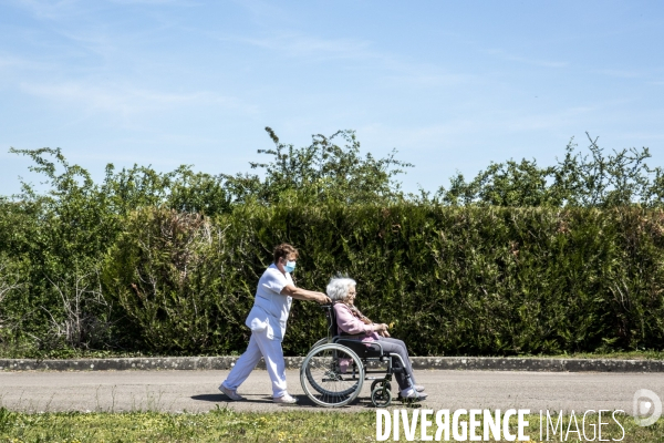 EHPAD confine / Les gestes qui touchent