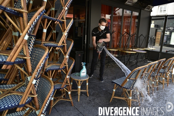 Déconfinement : réouverture des bars et restaurants en France. Covid-19. The Covid-19 Coronavirus. Deconfinement: reopening of bars and restaurants in France.