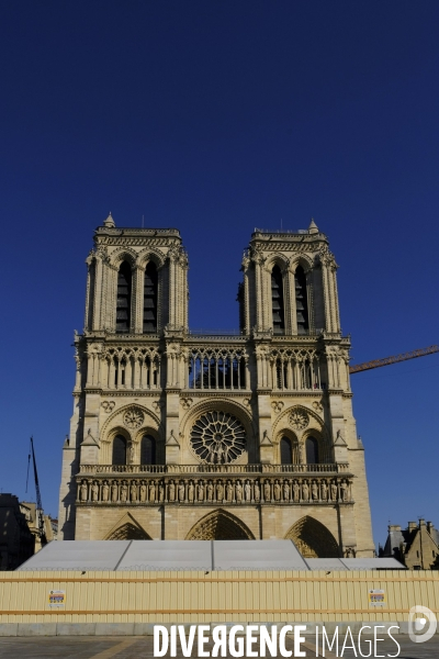 Parvis de Cathedrale Notre-Dame de nouveau ouvert. The Parvis of Cathedral Notre-Dame de Paris reopened.