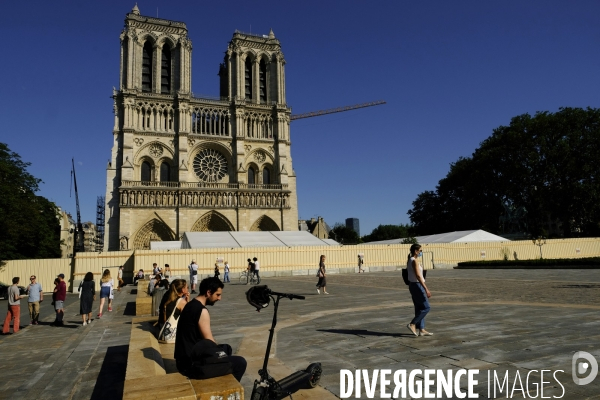 Parvis de Cathedrale Notre-Dame de nouveau ouvert. The Parvis of Cathedral Notre-Dame de Paris reopened.