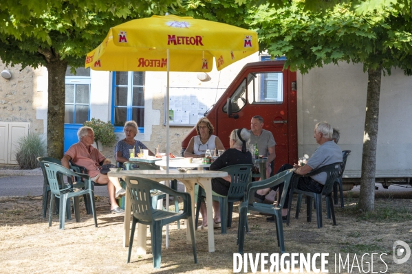 3 juin 2020, réouverture du cafe du village à René en Sarthe