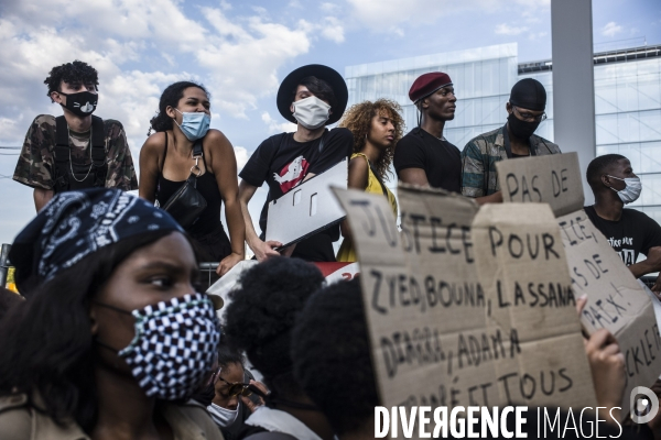 Rassemblement devant le tribunal de paris suite a la decision de justice concernant l affaire adama traore.