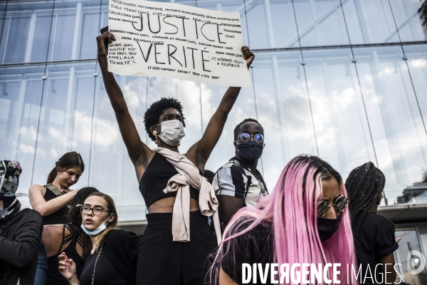 Rassemblement devant le tribunal de paris suite a la decision de justice concernant l affaire adama traore.