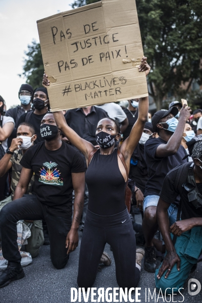 Rassemblement devant le tribunal de paris suite a la decision de justice concernant l affaire adama traore.