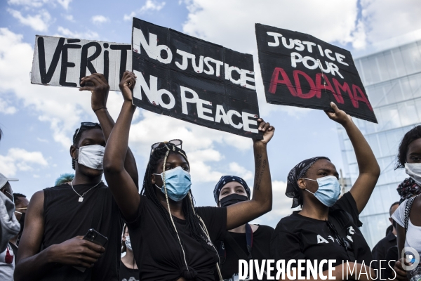 Rassemblement devant le tribunal de paris suite a la decision de justice concernant l affaire adama traore.