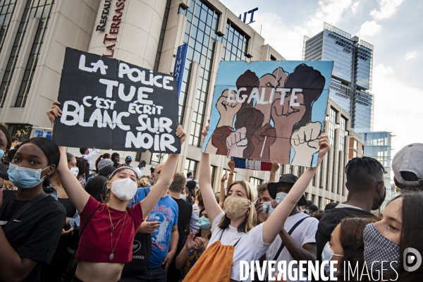 A Paris, manifestation massive en mémoire d Adama Traoré et George Floyd