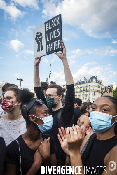 A Paris, manifestation massive en mémoire d Adama Traoré et George Floyd