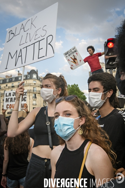 A Paris, manifestation massive en mémoire d Adama Traoré et George Floyd