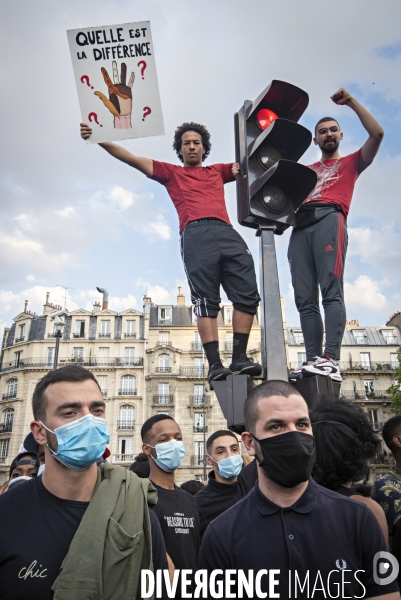 A Paris, manifestation massive en mémoire d Adama Traoré et George Floyd