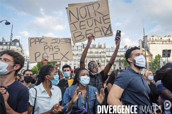 A Paris, manifestation massive en mémoire d Adama Traoré et George Floyd