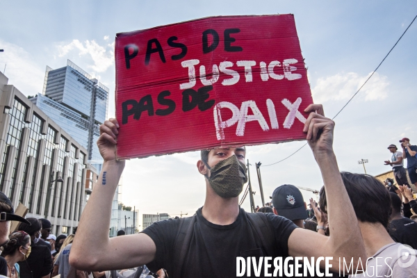 A Paris, manifestation massive en mémoire d Adama Traoré et George Floyd