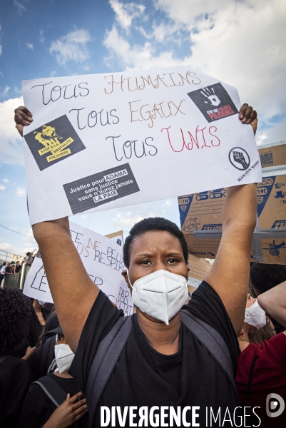 A Paris, manifestation massive en mémoire d Adama Traoré et George Floyd