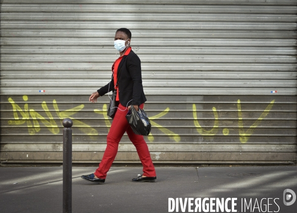 Les parisiens en sortie pendant le confinement Covid-19. The Covid-19 Coronavirus containment.