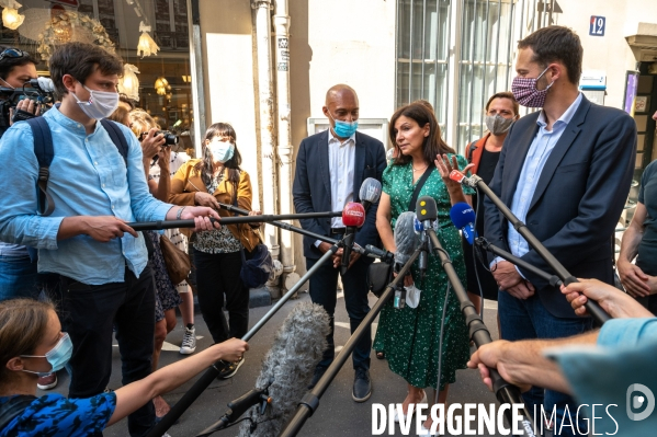 Anne Hidalgo et David Belliard en campagne pour les municipales à Paris