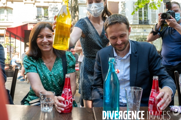 Anne Hidalgo et David Belliard en campagne pour les municipales à Paris
