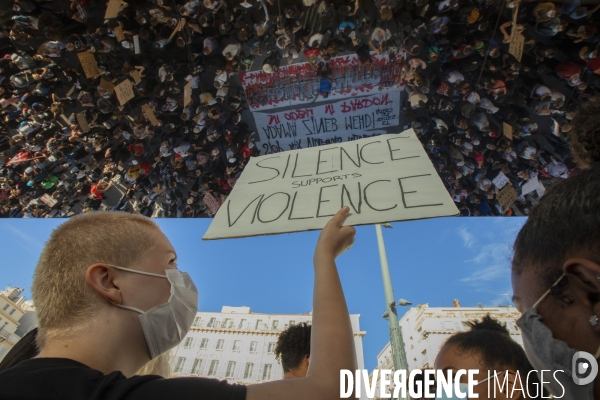 Manifestation contre la violence policière aux Etats-Unis... à Marseille