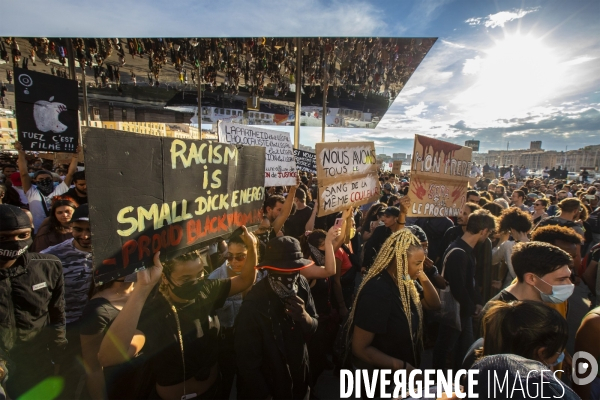 Manifestation contre la violence policière aux Etats-Unis... à Marseille