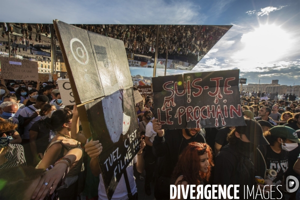 Manifestation contre la violence policière aux Etats-Unis... à Marseille