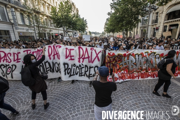 Manifestation contre la violence policière aux Etats-Unis... à Marseille