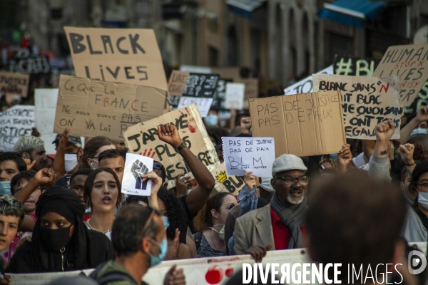 Manifestation contre la violence policière aux Etats-Unis... à Marseille