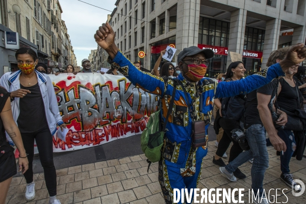 Manifestation contre la violence policière aux Etats-Unis... à Marseille