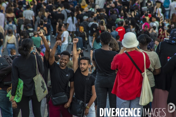 Manifestation contre la violence policière aux Etats-Unis... à Marseille