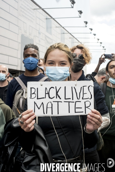 Hommage à George Floyd et Adama Traoré : manifestation contre le racisme et les violences policières. Tribute to George Floyd and Adama Traoré: demonstration against racism and police violence.