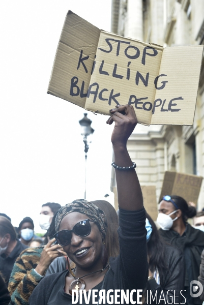 Hommage à George Floyd et Adama Traoré : manifestation contre le racisme et les violences policières. Tribute to George Floyd and Adama Traoré: demonstration against racism and police violence.